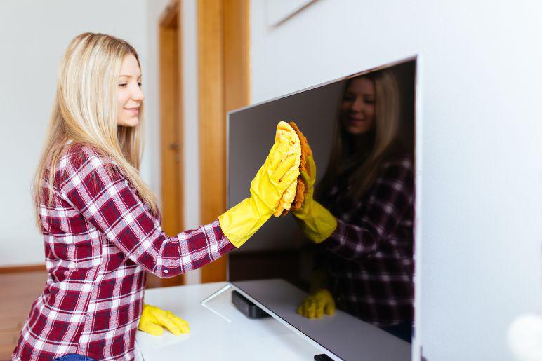 How to Clean a Flat Screen TV, 4K, LED, Cloths, Wash Down, etc